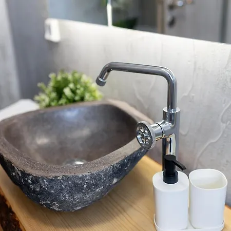 My Brand New Luxury דירה הרסוניסוס