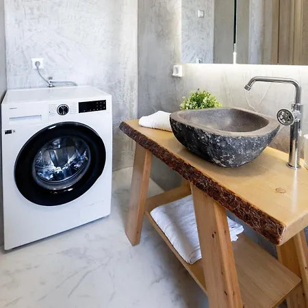 My Brand New Luxury הרסוניסוס